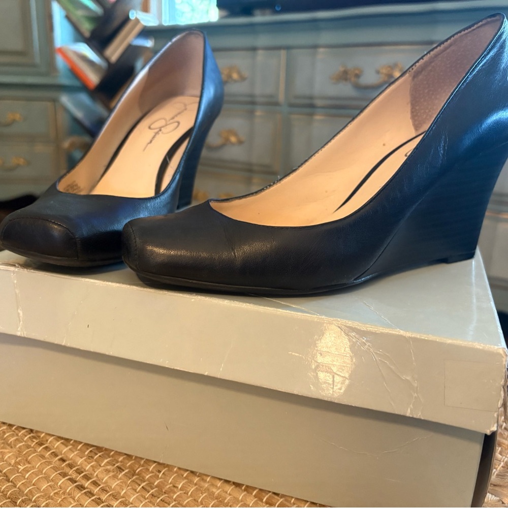 Elegant Black Wedge Pumps Jessica Simpson - Picture 2 of 8